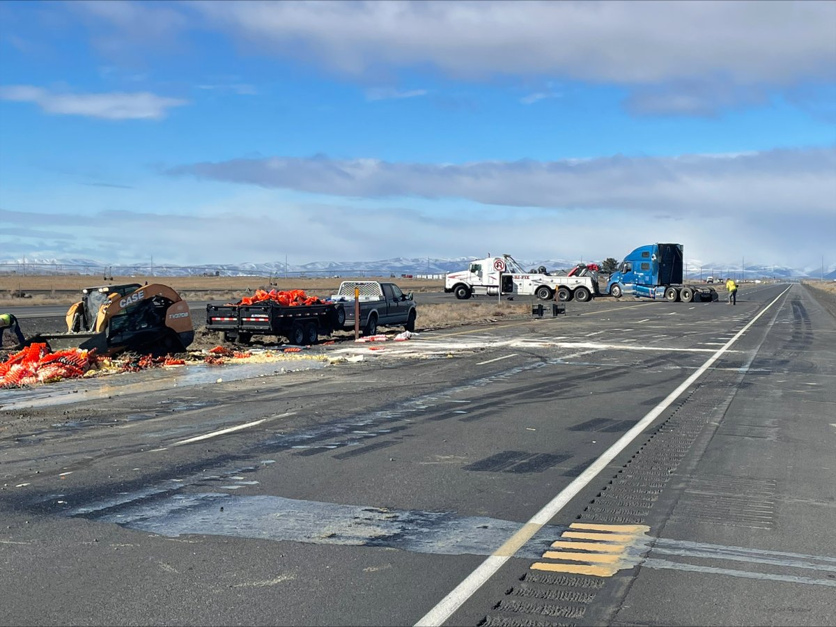 WSDOT_East's tweet photo. That's not a failed record attempt for World's Largest Omlette, that's the mess that closed I-90 east of Vantage today where a load of eggs was dumped in a single vehicle incident. While it did get eggstremely messy, we are glad to report no injuries. Thank you for your patience! https://t.co/WKsofN7J6f