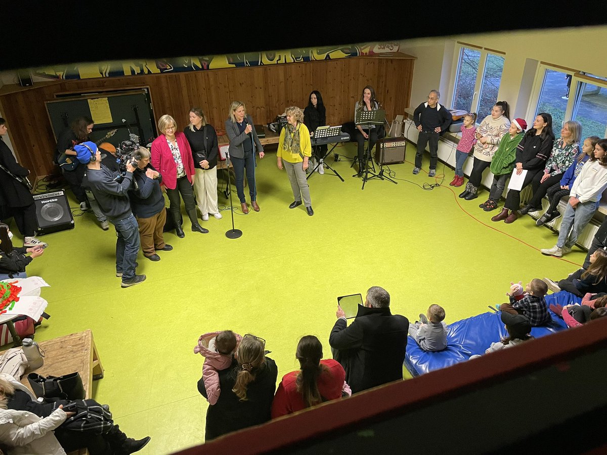 Viajerina's tweet photo. Morgen am Start: @NDRDoku über Unterbringung von Geflüchteten und das Drumherum. Mit dabei u.a @NancyFaeser @DezimInstitut #StephanWeil #Flüchtling #Ukraine @sozialbehoerde Sendung am 6.3. 22 Uhr im @ndr https://t.co/ytK8eVjLUL