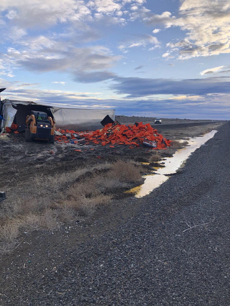 WSDOT_East's tweet photo. That's not a failed record attempt for World's Largest Omlette, that's the mess that closed I-90 east of Vantage today where a load of eggs was dumped in a single vehicle incident. While it did get eggstremely messy, we are glad to report no injuries. Thank you for your patience! https://t.co/WKsofN7J6f