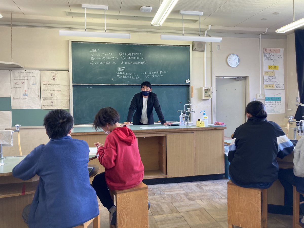komeda24's tweet photo. 昨日は縁あって京都の小学生にプロスポーツ選手の仕事とセカンドキャリアについて講義して来ました！
大学の頃の夢だった教員の仕事が少し体験出来てとても楽しい時間でした〜
大学以来の先輩方とも話せて最高でした！

♯ヴィアティン長谷川さん
♯お母さん岡本さん https://t.co/f7jQtJo9G8