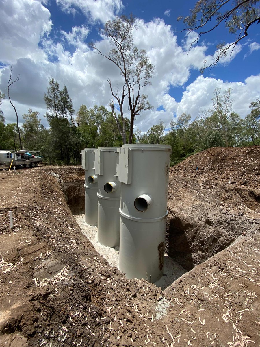 Crew having a go on a 400ML/day pump station in Central Qld.
