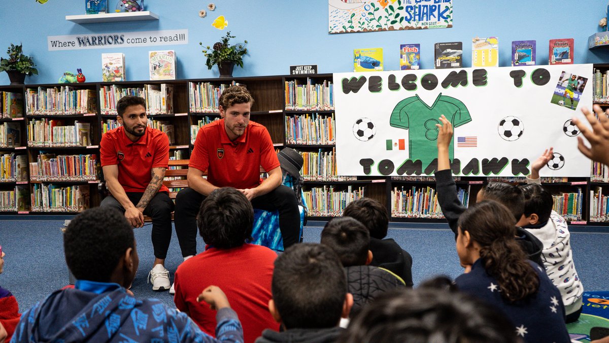 PHXRisingFC's tweet photo. Thank you Tomahawk Elementary for allowing us to celebrate #NationalReadAcrossAmericaDay with you! 

#RisingAsOne | @NAU https://t.co/A86wnzYceX
