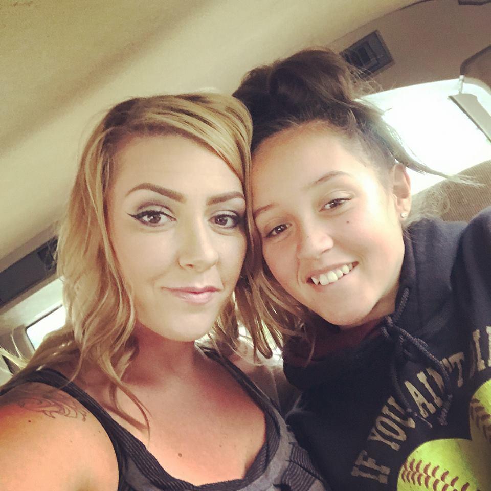 ravensspirit68's tweet photo. My amazing granddaughter spoke at a NA meeting and told her story about losing her mom to illicit #Fentanyl.
She had the whole room crying.
She told me that she hoped she could maybe save someone else from dying due to #CounterfeitPills.
I'm so proud of her.
#DesireeForever35 https://t.co/t1f0MzyV0d