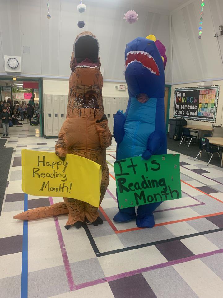 Reading Month is here 🎊 Mrs Hanley and Mrs Brown get students and families excited about reading. Who says reading can’t be fun? #RiversideRacers <a href="/WSDNews/">Waterford Schools</a> <a href="/ValVhanley57/">Val Hanley</a>