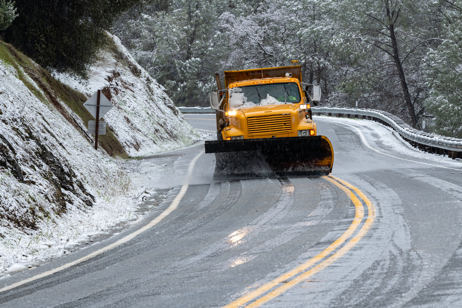 CAStateParks's tweet image. With bad weather, road conditions can change quickly. Pay attention to warnings! If you need to travel, slow down, budget more time - and #KnowBeforeYouGo. Download @CaltransHQ #Quickmap at quickmap.dot.ca.gov to get up-to-date traffic information.