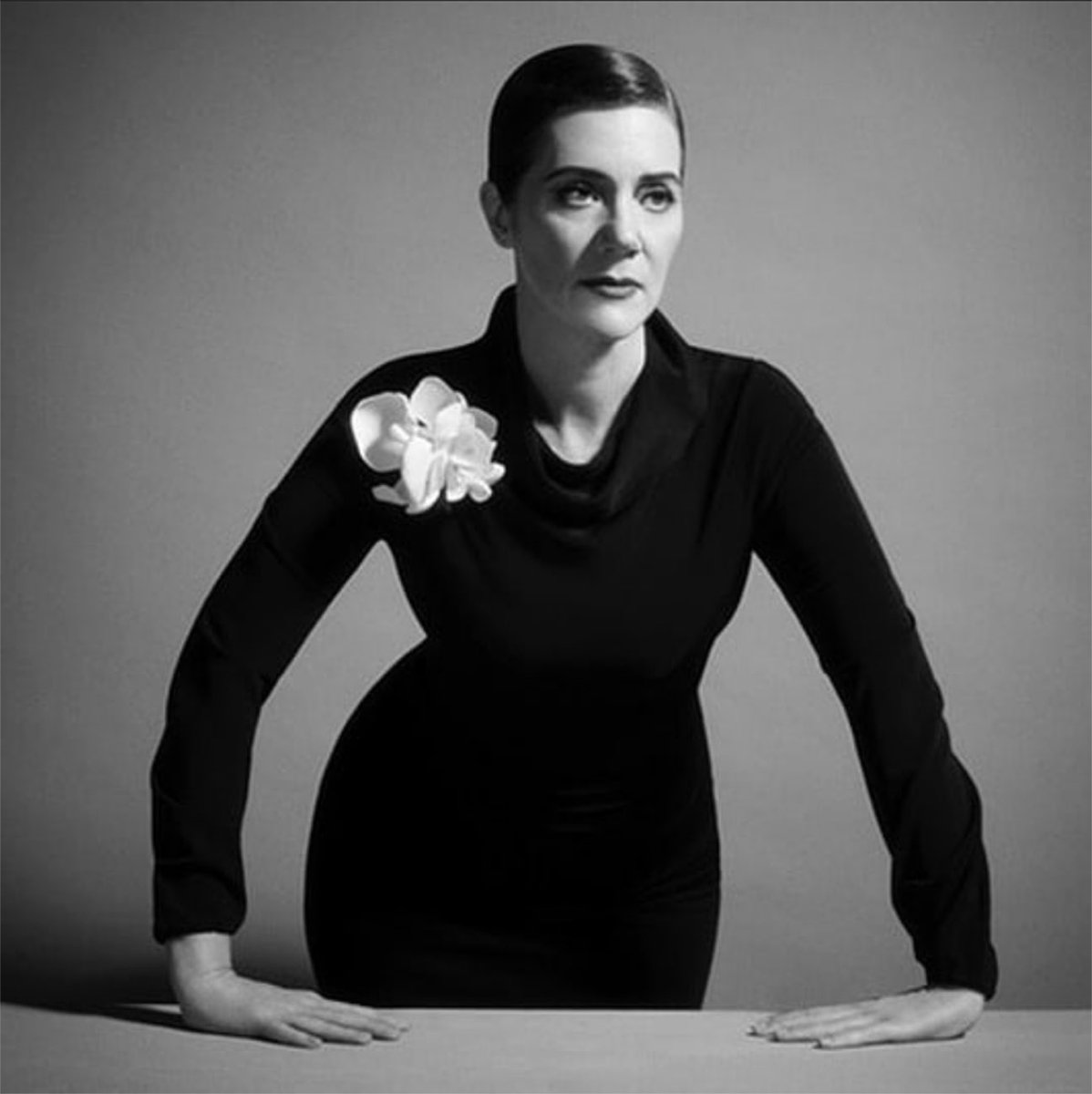 RAMIREZDENEGRO's tweet photo. MARÍA QUERIDA, NO PUEDO CREERLO, SI EL VIERNES VINISTE, TE PROBASTE LOS VESTIDOS Y ME DIJISTE QUE PREFERÍAS IR DE PANTALÓN Y CAMISA NEGRA PARA LA PRESENTACIÓN DE RINGO… https://t.co/g5iwp2p7NR