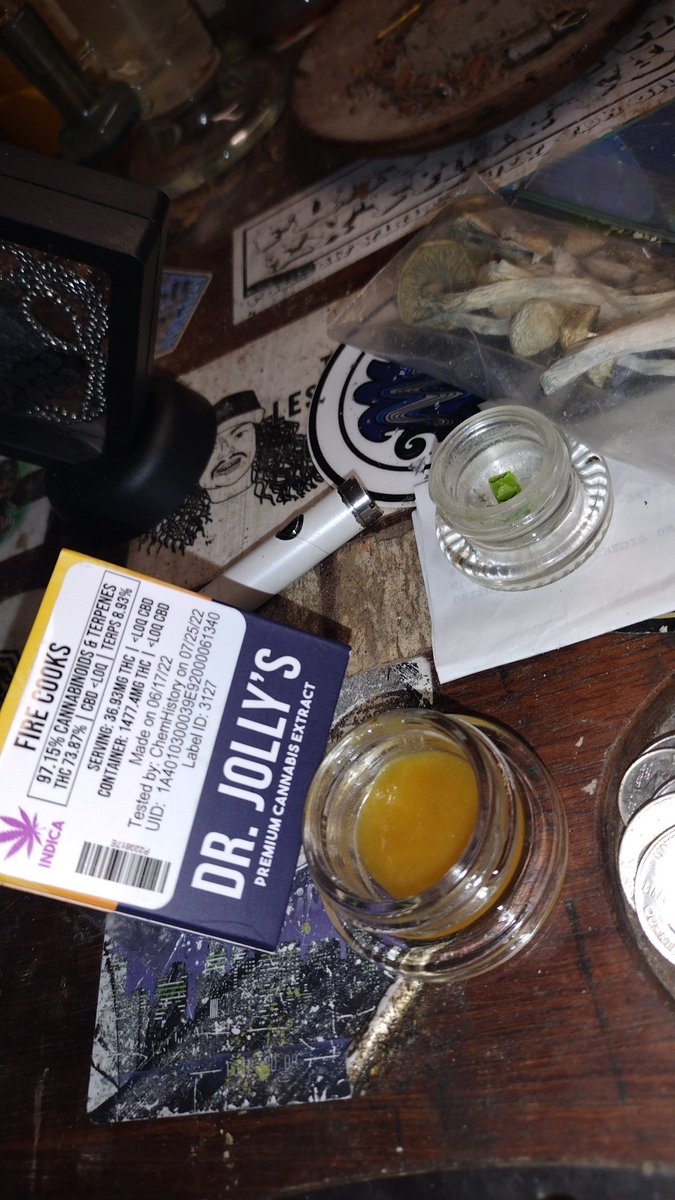 PNW_Pops's tweet photo. For #Tonight festivities that delicious @DrJollys1 fire cooks some #whitealbino #jedimindfucks which are exactly how they sound #Mmemberville #CannabisCommunity #MushroomHead https://t.co/ayueCWiCyG