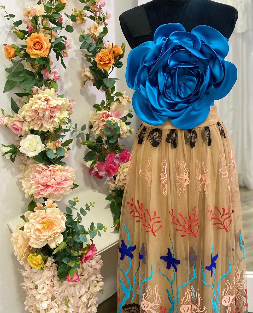celipizan's tweet photo. Las flores son las grandes protagonistas y llevarán de forma diferente este 2023.

Cada primavera como suele ocurrir en el mundo de la moda,  en esta ocasión la naturaleza se convierte en nuestra inspiración .🌸 https://t.co/1KiEkrqXTr