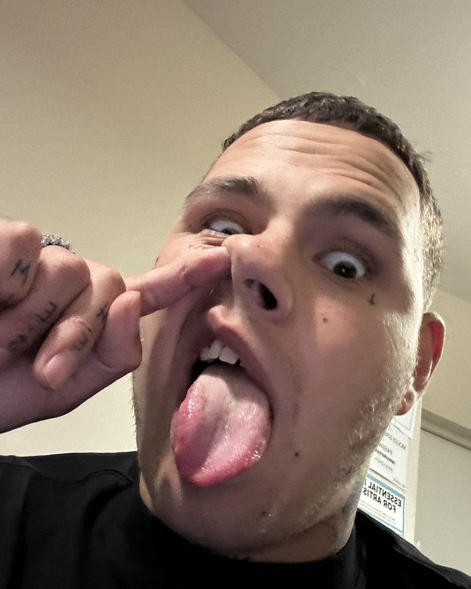 slowthai's tweet image. UGLY OUT NOW !!!
slowthai.lnk.to/ugly