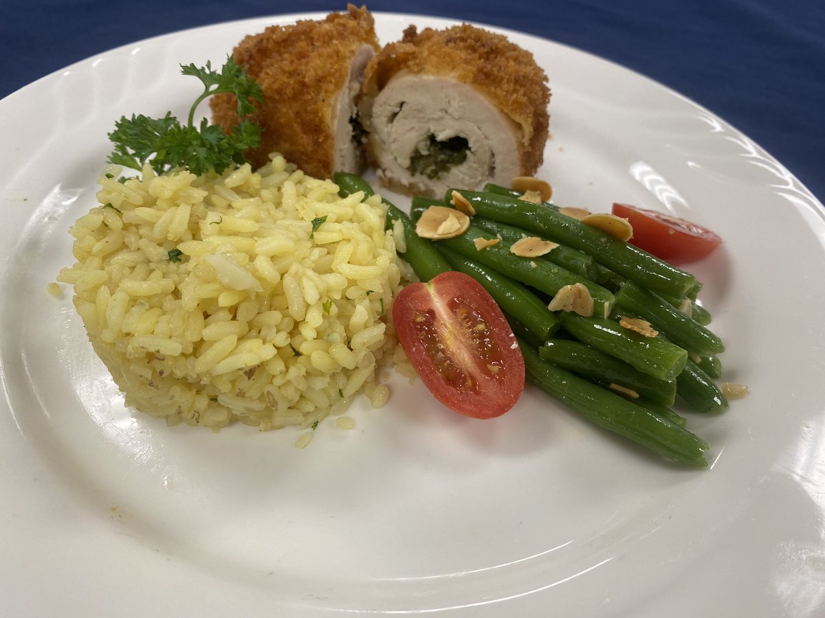 ChefChrisRajner's tweet image. We a rockin’ 1950’s theme dinner @LakesOfSylvania featuring some classics like Homemade Chicken Kiev and Baked Alaska! @TrilogyLiving #TheTrilogyDifference #TrilogyChefsRock #CSS #HighFives