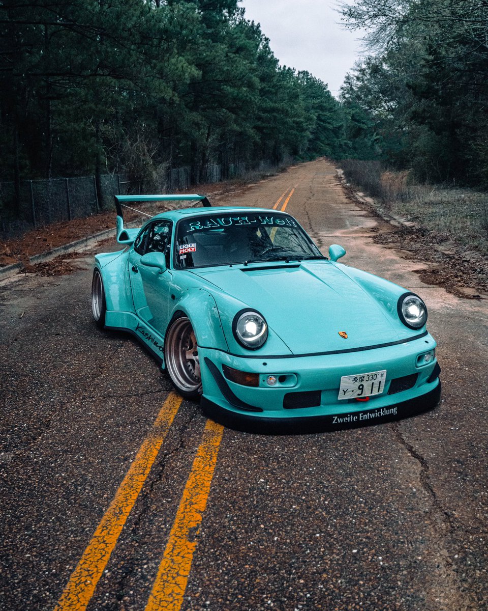 iamtayyyy__'s tweet photo. First time , shooting an #rwbporsche I think these came out pretty dope follow me on insta @skyhawkfilms__  for the full shoot #rwb #porsche #porscherwb https://t.co/m4K9w3W3nU