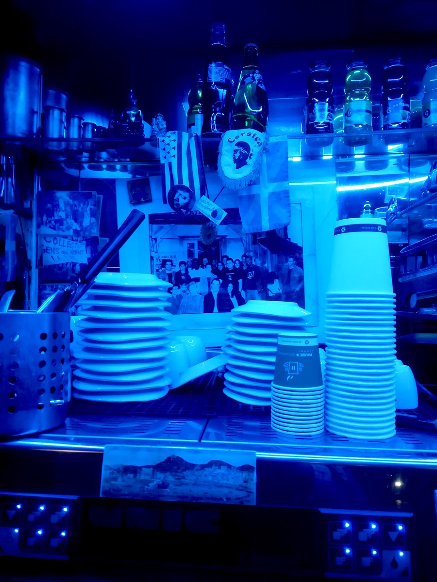BarbesRadio's tweet photo. Fermeture de l'Omadis bar alternatif !
Hamid le gérant nous raconte la création de ce lieu alternatif devenu un des phares culturel du quartier de la goutte d'Or !
Podcast: https://t.co/2kOg7arCIQ
#radiobarbes #GoutteDor #paris18 #nuitparisiennes #parisbynight #bar #omadis https://t.co/CYgkzk7fev