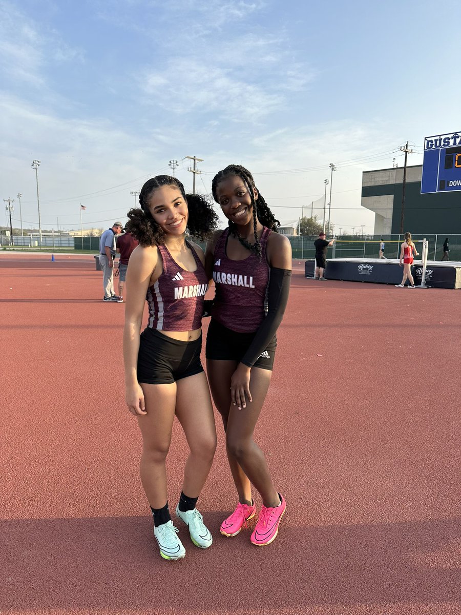 Varsity High Jump
🥇Brenda Bafiba
🥈Jasmine Arrant 
#RamPride #MeetDefeatRepeat