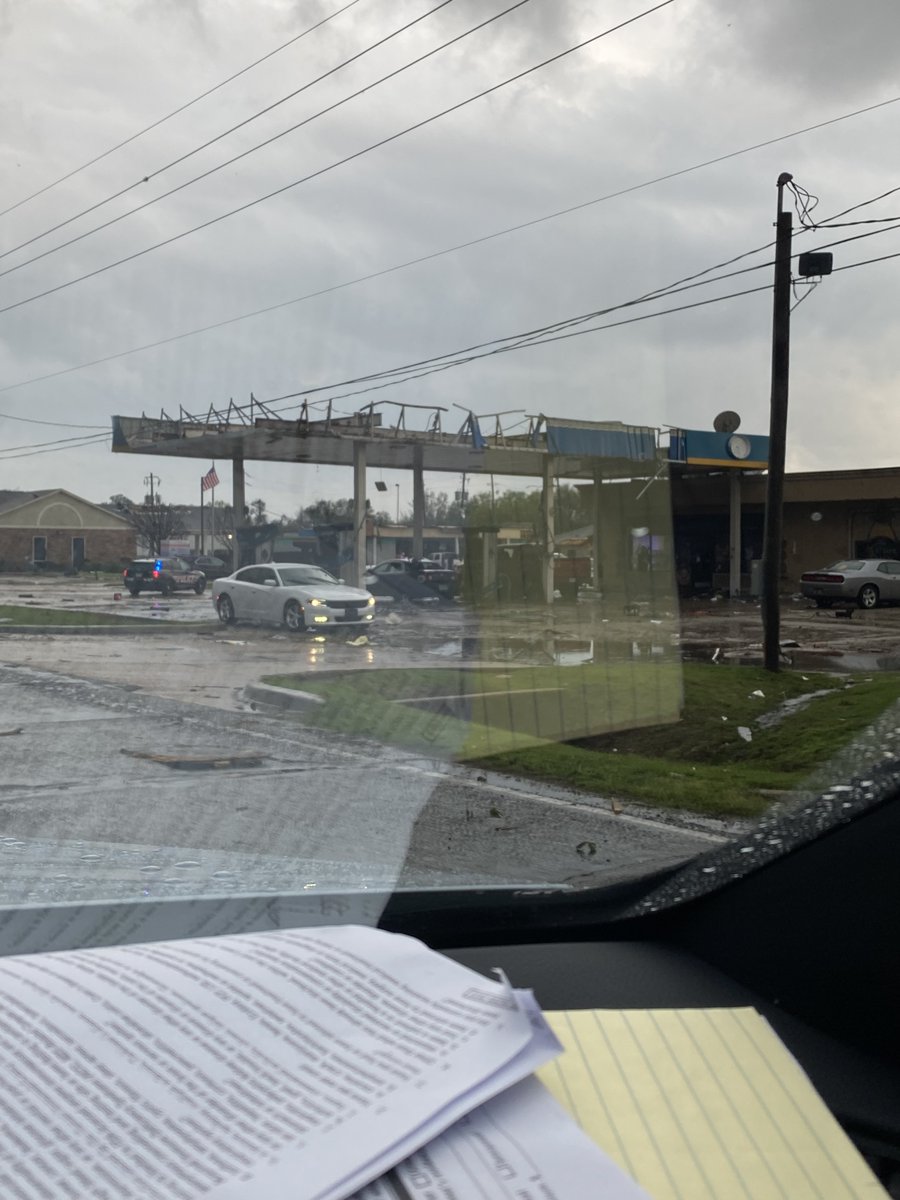 KSLA's tweet photo. Damage on Youree Drive from possible tornado

SEND YOUR PHOTOS HERE>>> https://t.co/irmvxsECts https://t.co/92YIrnRH8e