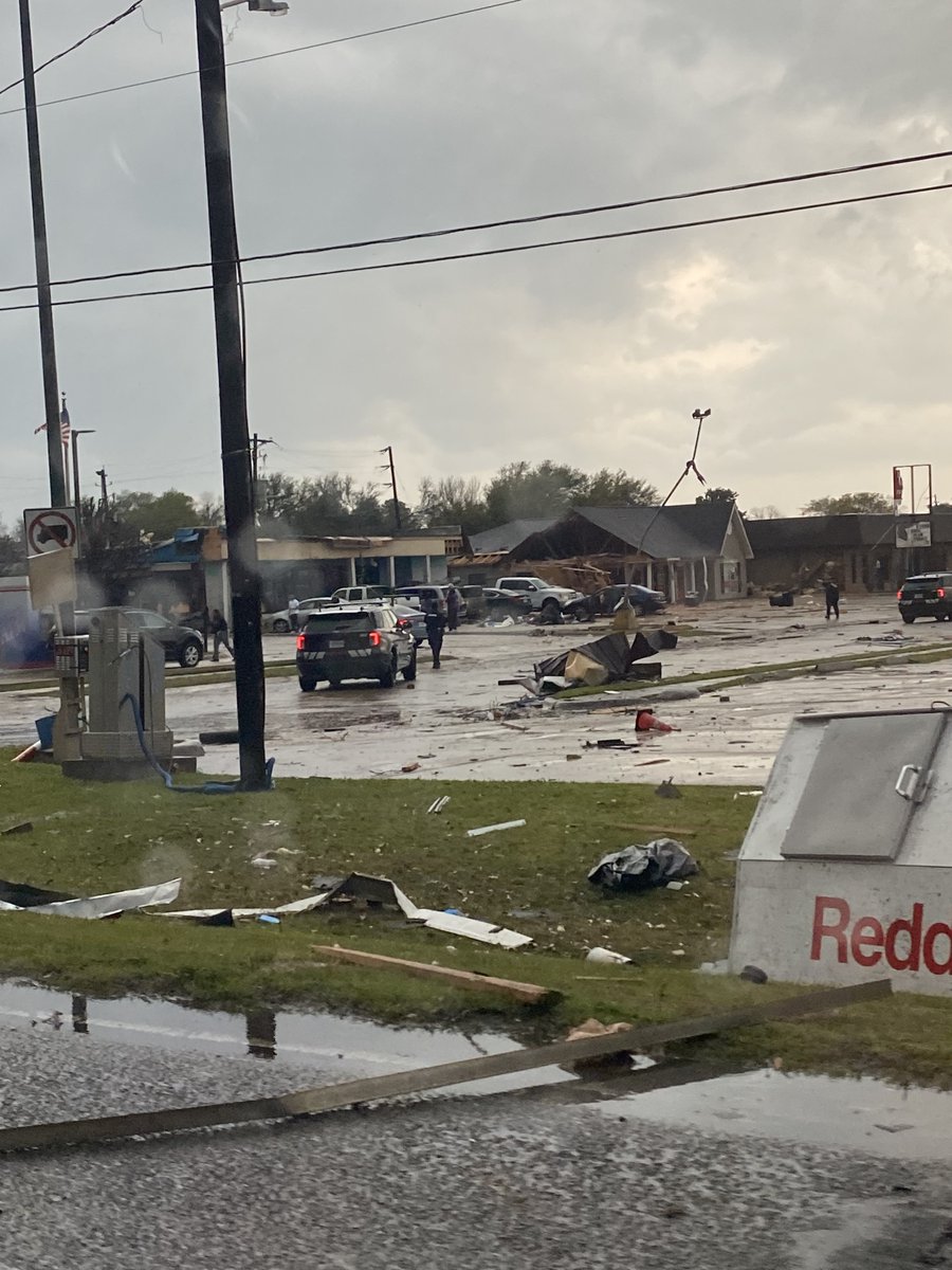 KSLA's tweet photo. Damage on Youree Drive from possible tornado

SEND YOUR PHOTOS HERE>>> https://t.co/irmvxsECts https://t.co/92YIrnRH8e