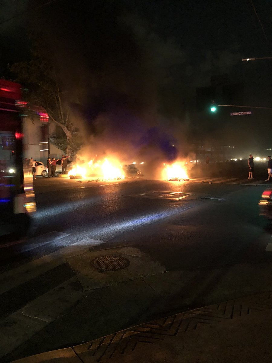 demygmg's tweet photo. Juan B. Justo (zona de Floresta)   #CorteDeEnergia #edesur @cronica @A24COM @todonoticias https://t.co/JwK4v4bMQB