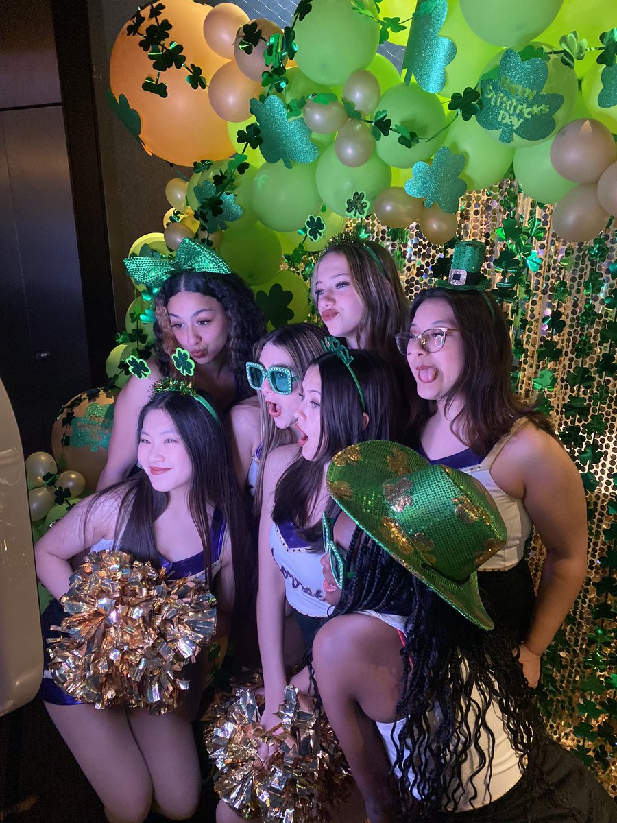 NKCDance's tweet photo. Kicking off snake Saturday's Grand Marshall Celebration☘️🐝✨ @SnakeSaturday @NorthtownNews @N2SportsNKCHS #STINGERSUP #NKCSTRONG https://t.co/yJfDYLrMxI