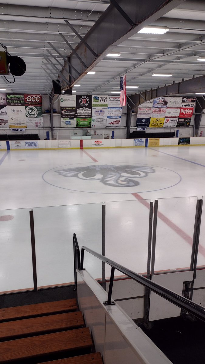 ScottNSports's tweet photo. This place is awesome! 🦣 vs. ⚡
Hockey tonight on Explore Live Video https://t.co/WrUaY2IgeL