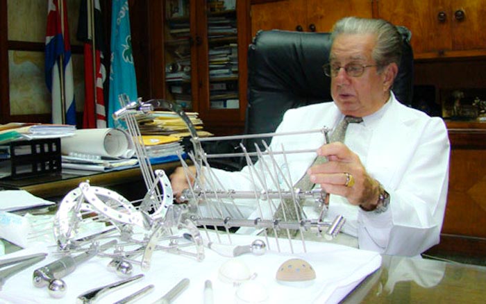 Fue un privilegio tenerle al servicio del deporte cubano, al que aportó toda su sabiduría. Muchas de las medallas aplaudidas por nuestro pueblo llevan su impronta. Desde #InderCuba nos sumamos al dolor de la familia del  Dr. Rodrigo Álvarez Cambra.