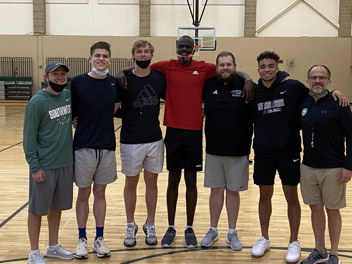 CoachSchreibs's tweet photo. THANK YOU @LSWHoops for seven years of memories that will last an entire lifetime! Excited for the next challenge https://t.co/oHPfy9u8Lx