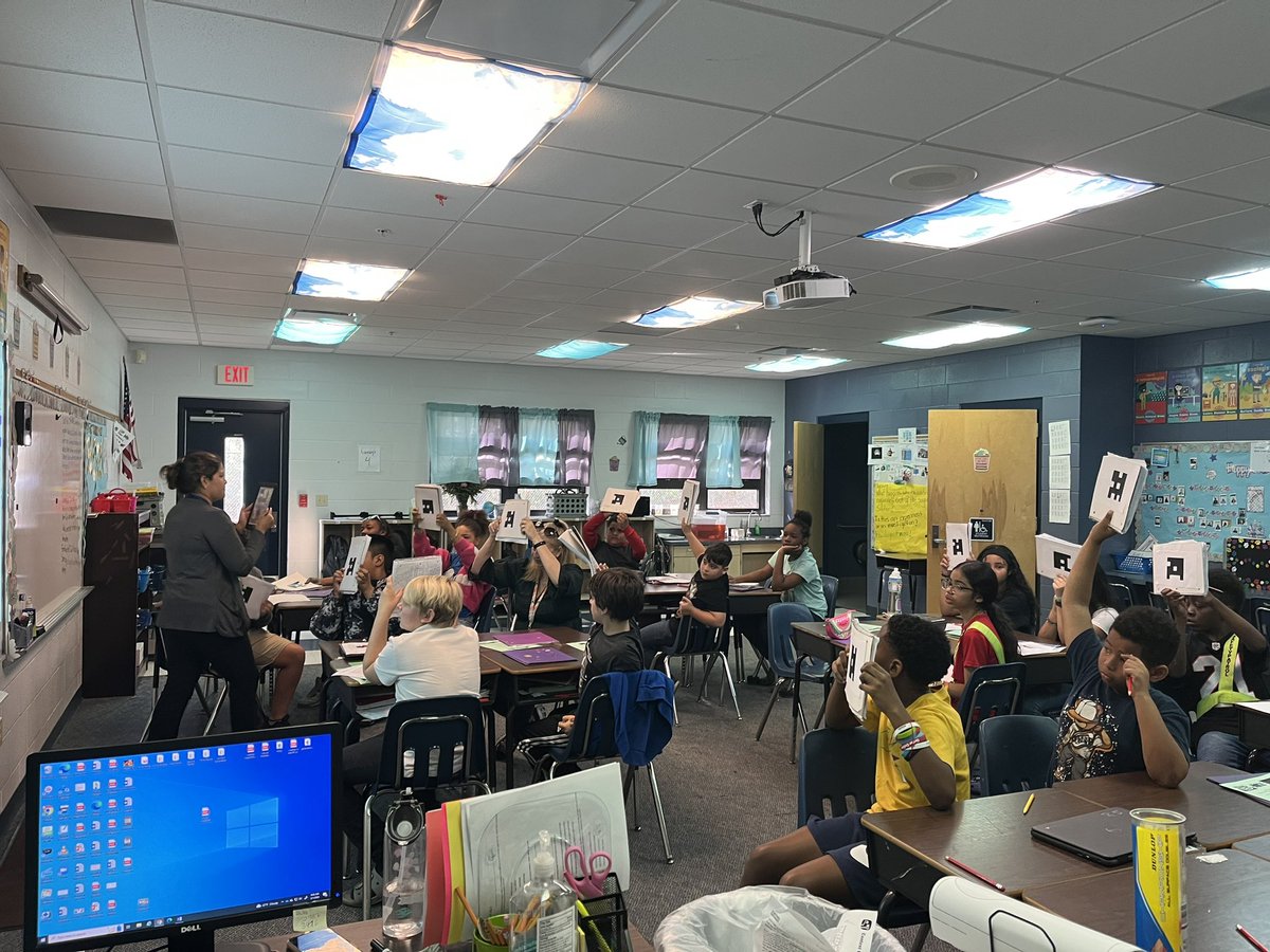 College Park 5th graders practiced test taking strategies with Plickers before the district science assessment.  They had a blast thinking it was a game &amp; we didn’t have to bring out the chromebooks to review 4 quick questions!  <a href="/KinardsConnect1/">Kinard’s Connections</a> <a href="/Ashley51869918/">Ashley Kemp</a> <a href="/collegeparkelem/">College Park</a>