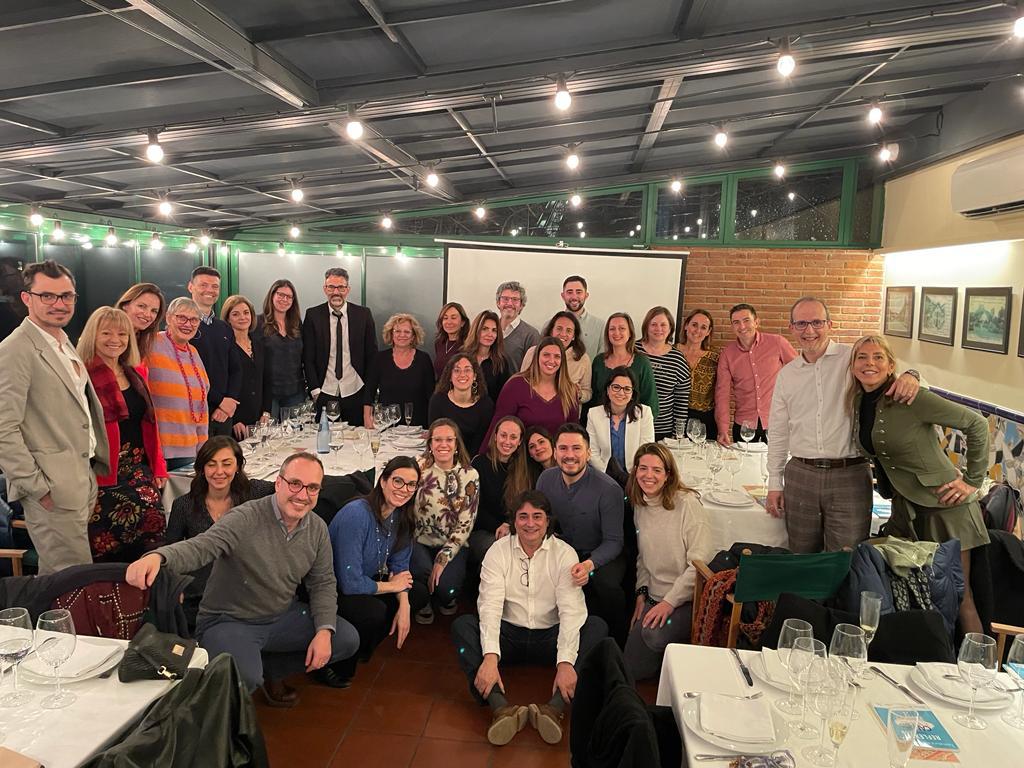 albertlecube's tweet photo. �� UNA EXPERIENCIA REVOLUCIONARIA EN #OBESIDAD:  comentar entre profesionales relatos y fotografías sobre obesidad.  TIEMPO DE CAMBIAR LA HISTORIA 👍💯. https://t.co/y9tbW7Em5k @sociedadSEEN @SociedadSeedo @NovoNordiskES @XaviRipollP @AndreaImaz @AndreeaCiudin1 @CristobMorales https://t.co/HLZRCkJWt5