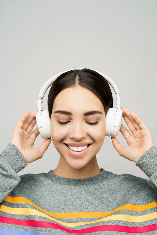 Rekmendasi Headphone Terbaik 2023!

- a thread -