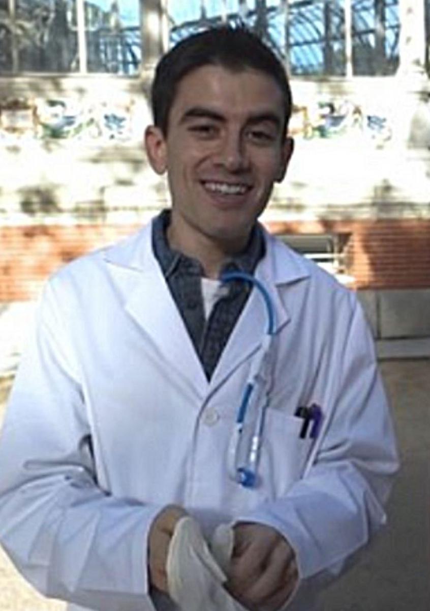 *Atencion* este es el Dr. Fernando Ascanio de la UCV, menor de 40 acaba de realizar el 1er trasplante de pulmón vía Robotica..... Pero seguro no lo conoces porq solo conoces Influencers balurdos👇🏼