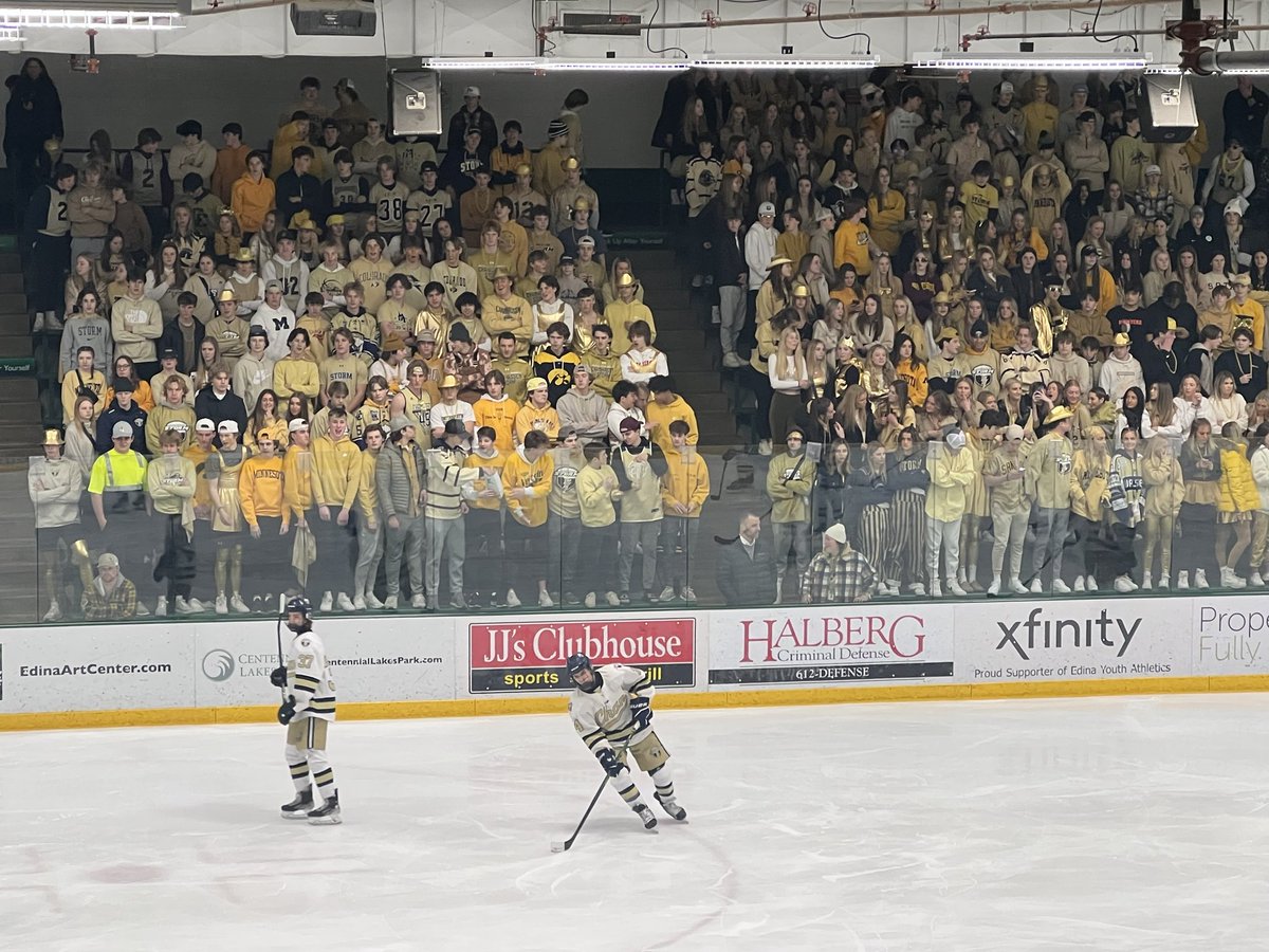 chanstormAD's tweet image. Wow, what a turnout by the ⁦@StudentsChan⁩ for Section Final Hockey!