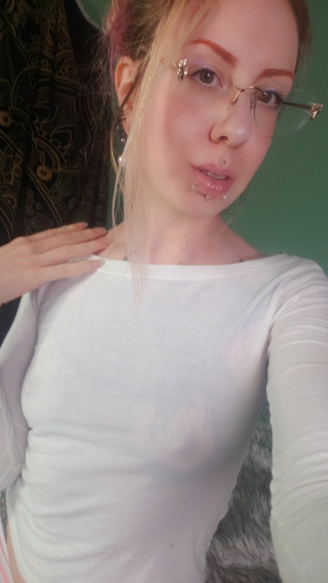 GoddessNoxturna's tweet photo. ✿ #LIVE on @chaturbate now❕✿
https://t.co/qancL4U9px
#Goddess #chaturbate #GoddessNoxturna #RPG #RPGThursday ✂️ https://t.co/x9QfqMc3p1