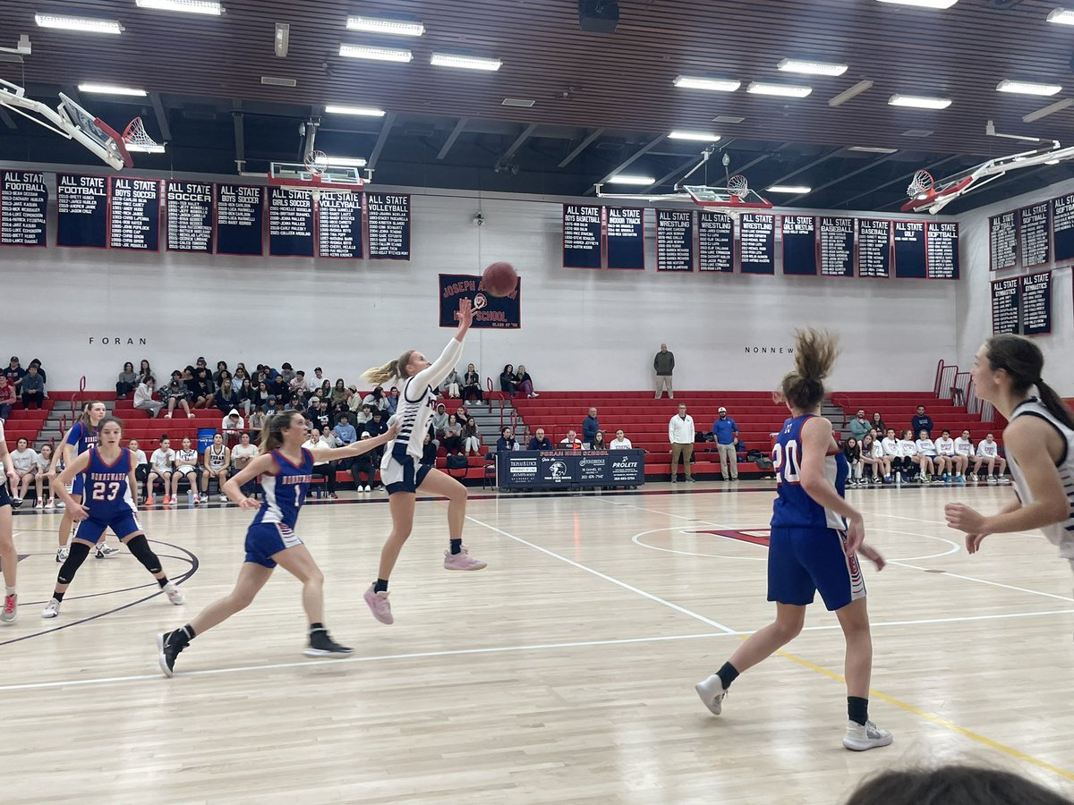 ManeStMirror's tweet image. A win! #Foran gets the win 🏀🏀🏀🏀🏀 45-34 #lionpride