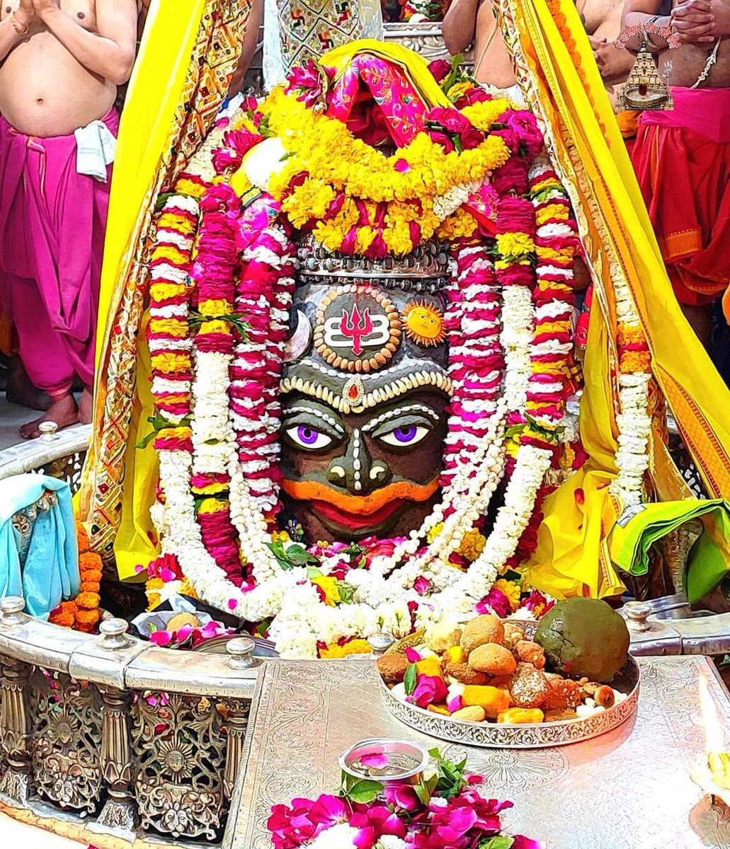 12Jyotirling's tweet photo. श्री महाकालेश्वर ज्योतिर्लिंग जी के आज के भस्म आरती श्रृंगार दिव्य दर्शन  03.03.2023 https://t.co/hzoscsGMXZ