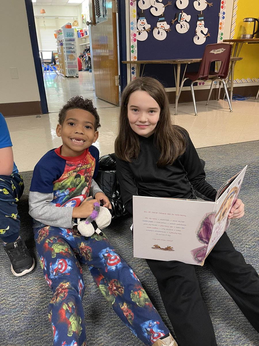 A few more pics with our book buddies 😊 <a href="/JBWatkinsES/">JB Watkins ES</a> #minermoments