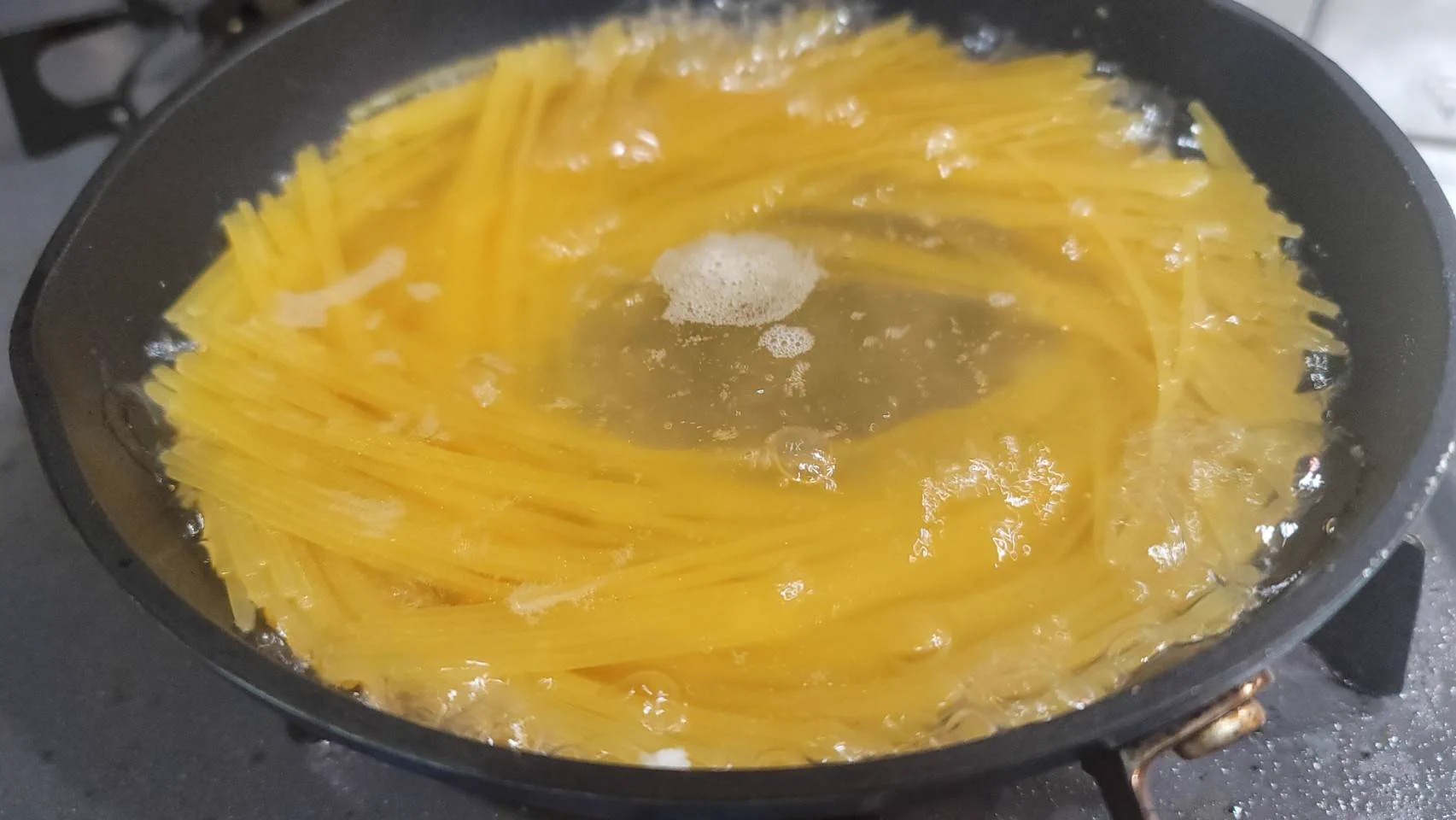 リュウジさんのバスレシピ！牛乳と牛を救う「虚無クリームパスタ」！