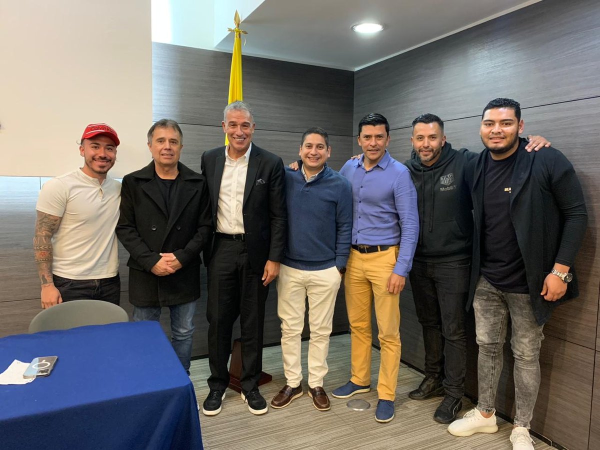 usergiodeportes's tweet photo. Conversando de fútbol con los mejores @AdrianMagnoli @cesaralo

@USergioArboleda https://t.co/g7YUi8uVy2