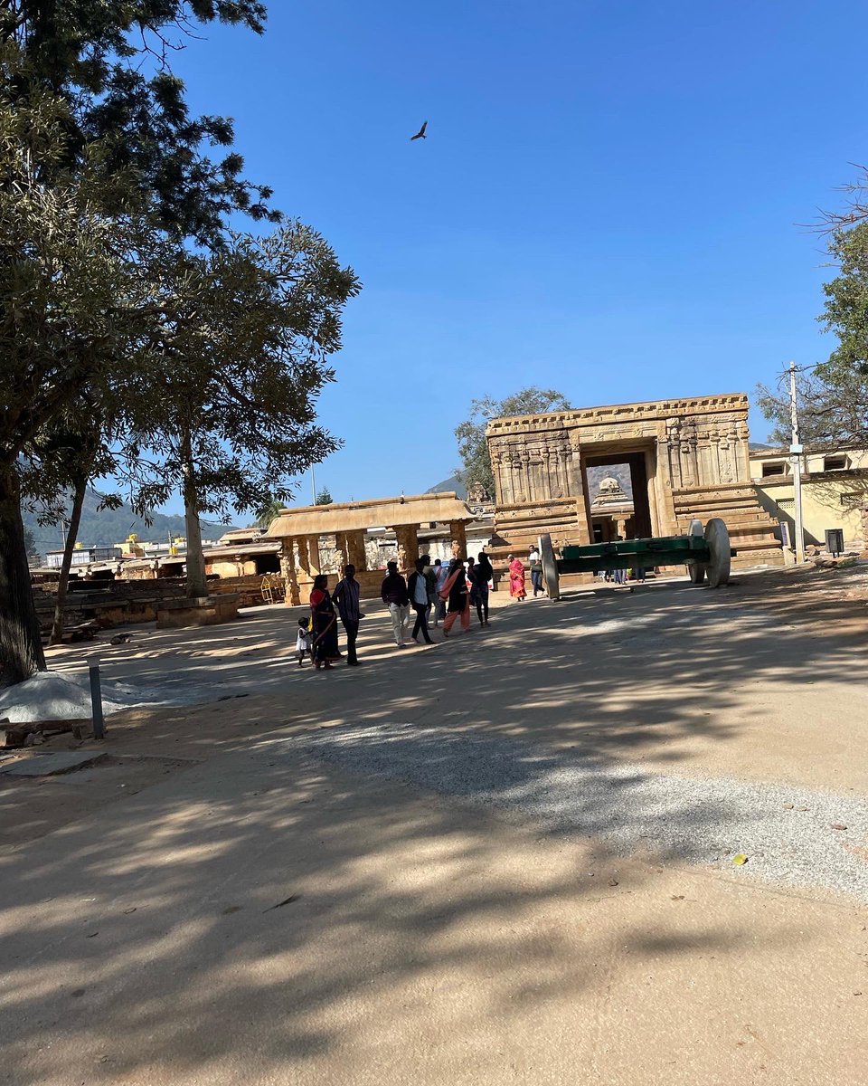 kini_nikitha's tweet photo. An ancient temple in the radius of Bengaluru which is 1300 years old initially built by a queen Ratnavali!  This temple is in its glory near Nandi hills, Chikkaballapura district. Tune into Radio City 91.1 from 5- 7am  - “Shubhodaya” to know more❤️ https://t.co/p2rxzAgPYO