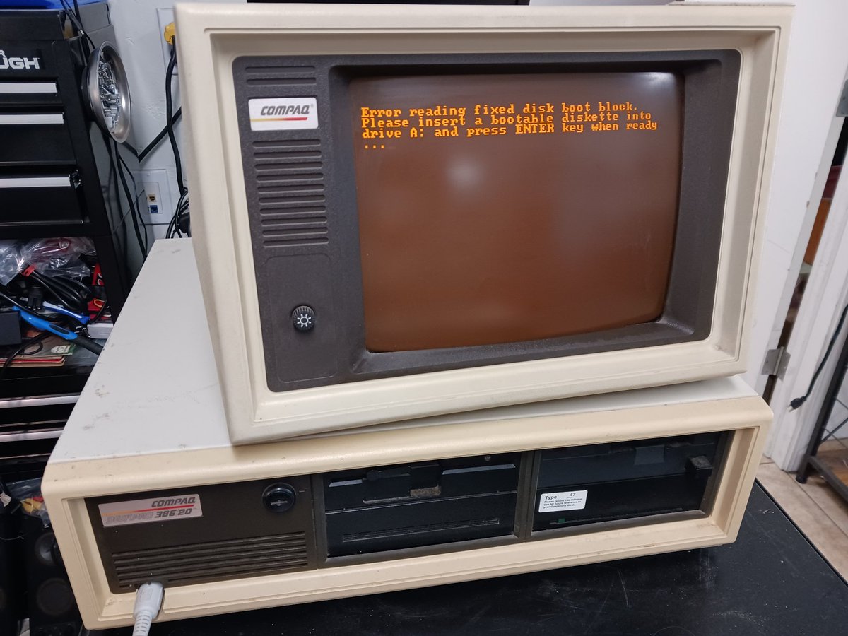 EndlessEwaste's tweet photo. #80s #compaq #deskpro #CRT
workstation needs a boot disk https://t.co/LVqyl1l74w