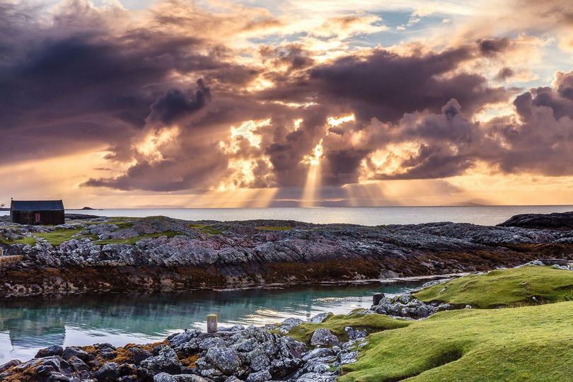 Beautiful light over the #InnerHebrides.
Great📷: Chris Orange
#Tiree #Scotland #ScottishBanner #ScotSpirit #LoveScotland #TheBanner #Alba #ScotlandIsCalling #LandofLight #VisitScotland