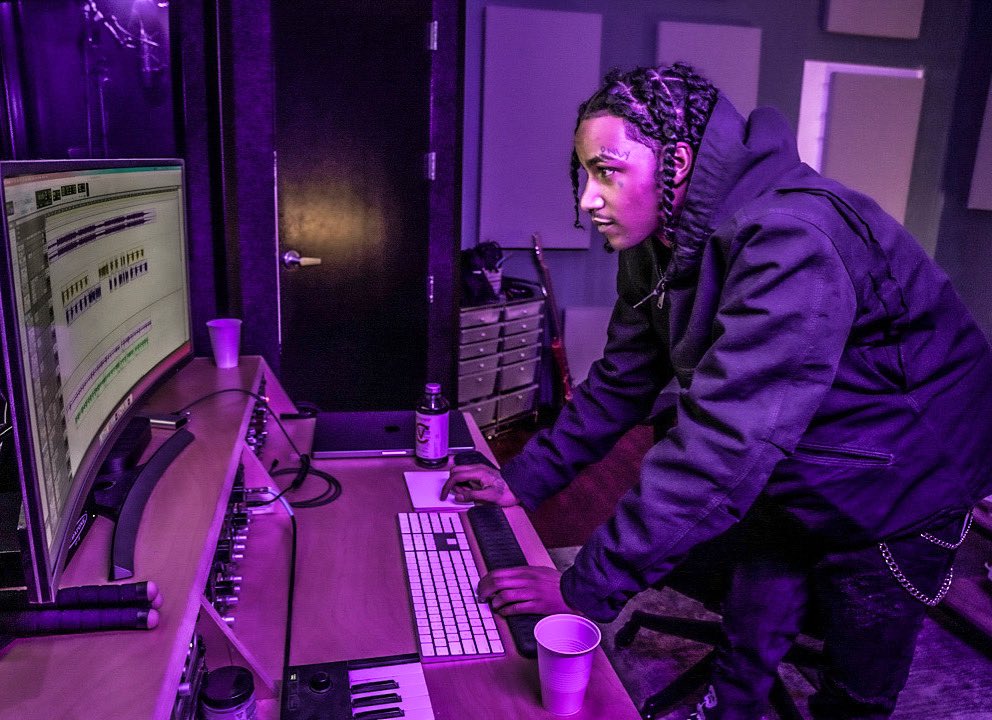 LuckyFire33's tweet photo. #artist @olahonly_sad
#📸 @the_fire_factory33
#peace #love and #entertainment
#thefirefactory #cityonfire https://t.co/O1DuQhzv8G
