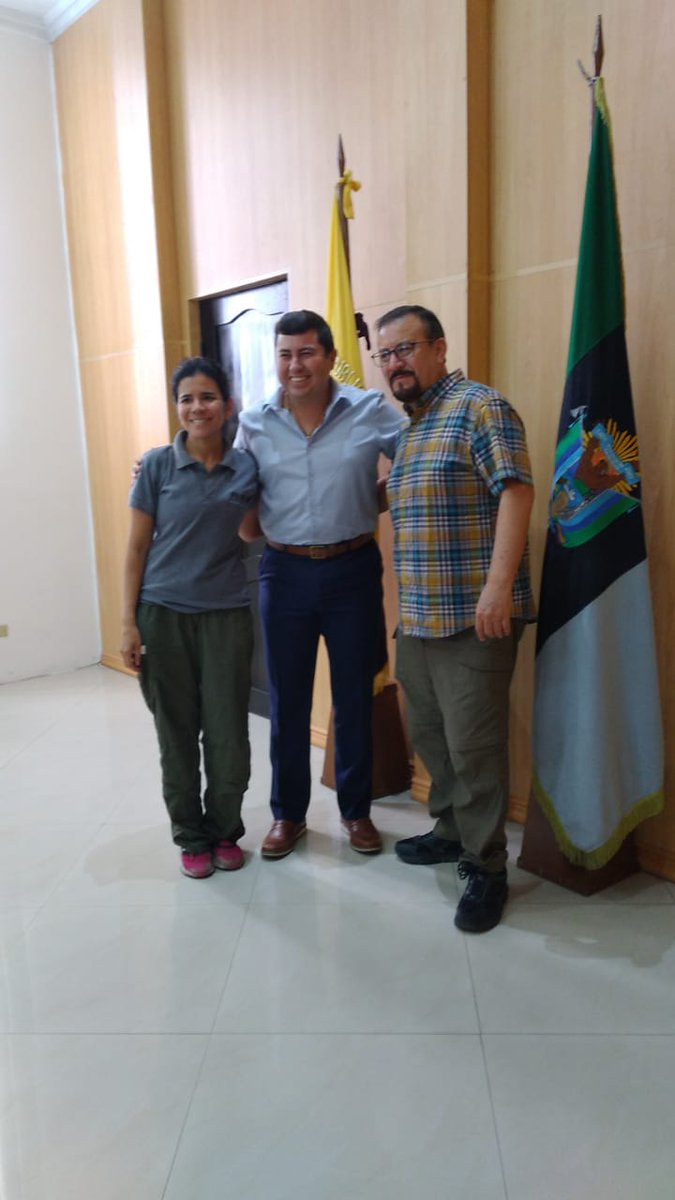 PaisajesSosten1's tweet photo. Hoy junto al Prefecto y Viceprefecta de @PrefecturaSE recibimos al representante para Ecuador de @andesamazonfund en una reunión de trabajo en la que se abordaron los avances, retos y compromisos que presenta la creación de ACUS en la provincia. https://t.co/8tM6RuKNAp