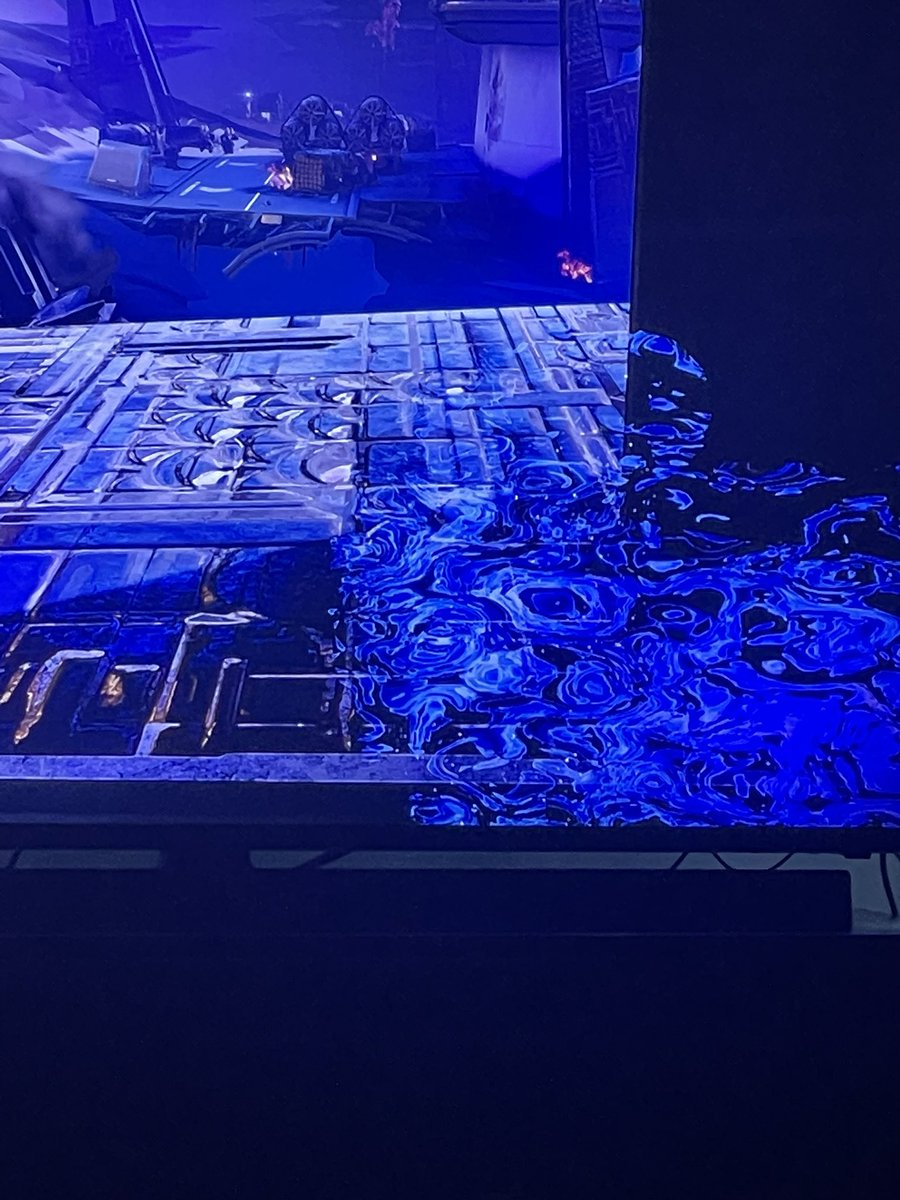 RunCRV's tweet photo. @BungieHelp Any idea what’s going on with character models and weapons going invisible? Comes in and out at random. Appears on other players and self. Doesn’t load up on character screen either. I’m on Xbox Series S on a wired connection. https://t.co/zdt0mZKZY8