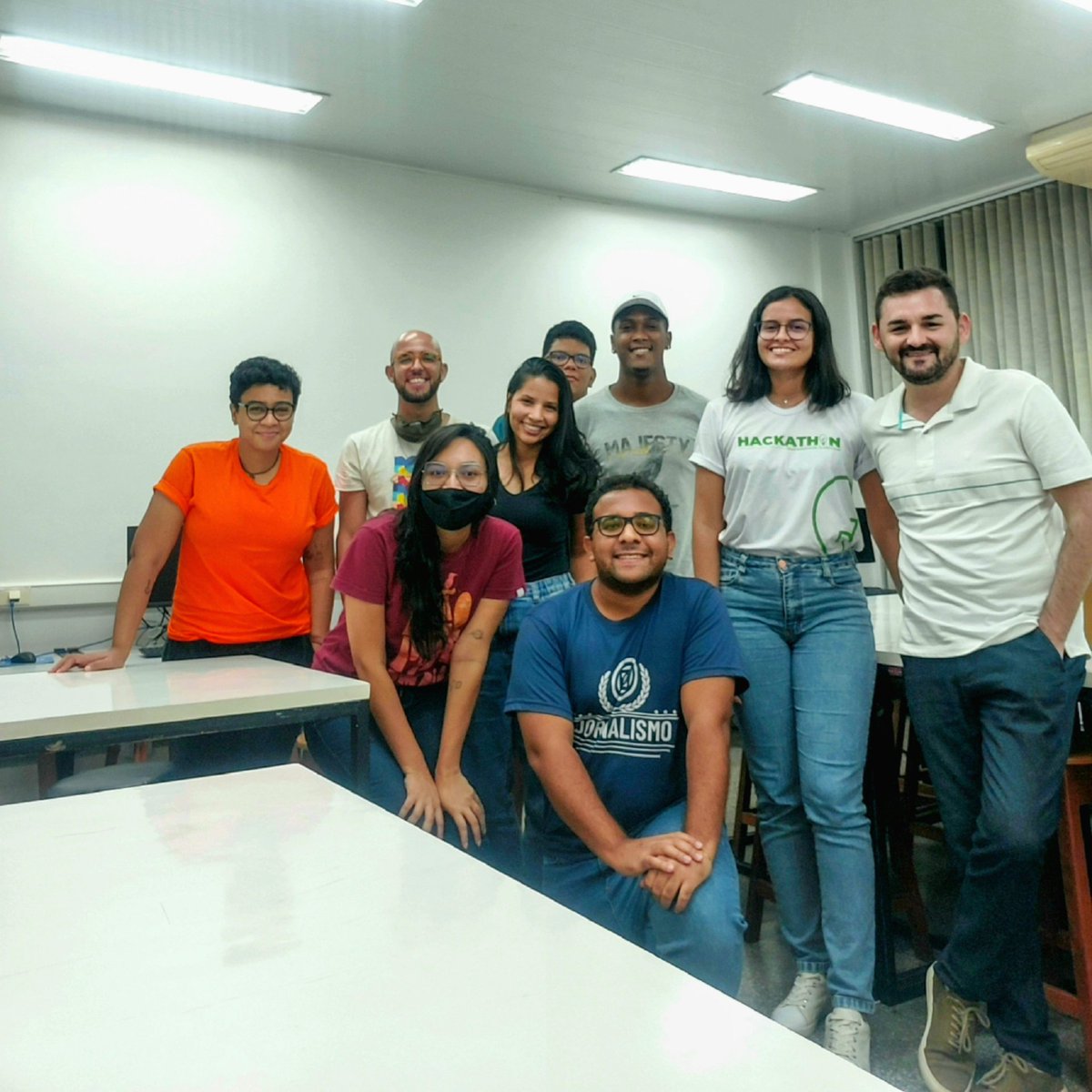 midiaticus's tweet photo. Finalizamos a primeira oficina de análise de dados com o software Iramuteq, com a mestranda do PPGCOM/UFMT @safiracampos e participação de graduandos do curso de Jornalismo. 👩‍💻 📊

#midiaticus #ufmt #pesquisa #analisededados #iramuteq #jornalismo https://t.co/JGs5ufABYq