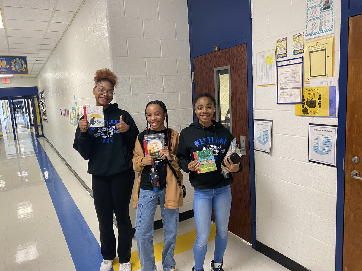 MWilson_PDWMS's tweet photo. Thank you @westlakelions BETA, JROTC, @westlakebasebll &amp; @WestlakeFB1 for supporting our @RandolphDolphin scholars on Read Across America Day! @JarvisAdamsEdu https://t.co/FMAUe5PUlQ