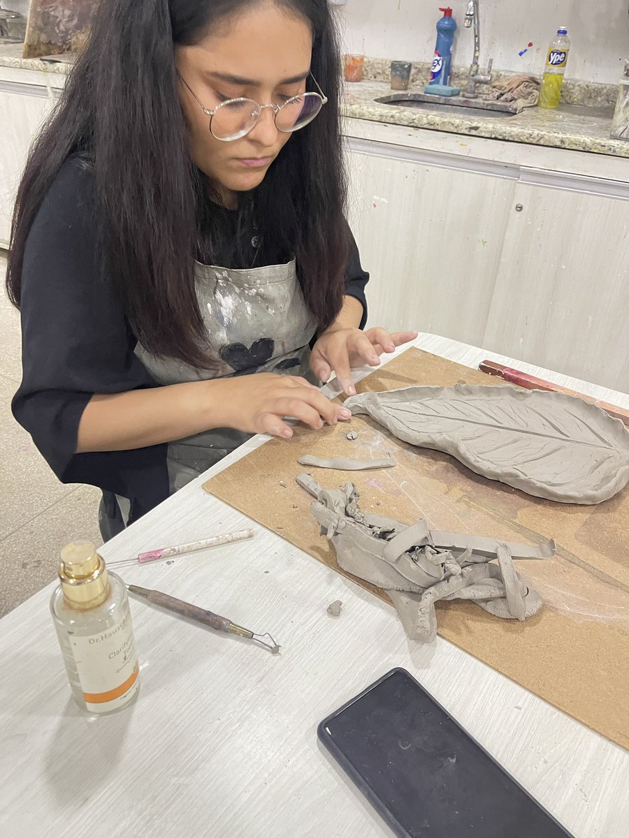 fiofree's tweet image. Giving a 4-week clay class to staff members. Nothing better than being creative together while building relationships. #clayclasses #ceramics #buildingrelationships #wellness #teachersteachingteachers #lovelypeople #building #creative #eab #theamericanschoolofbrasilia #brazil