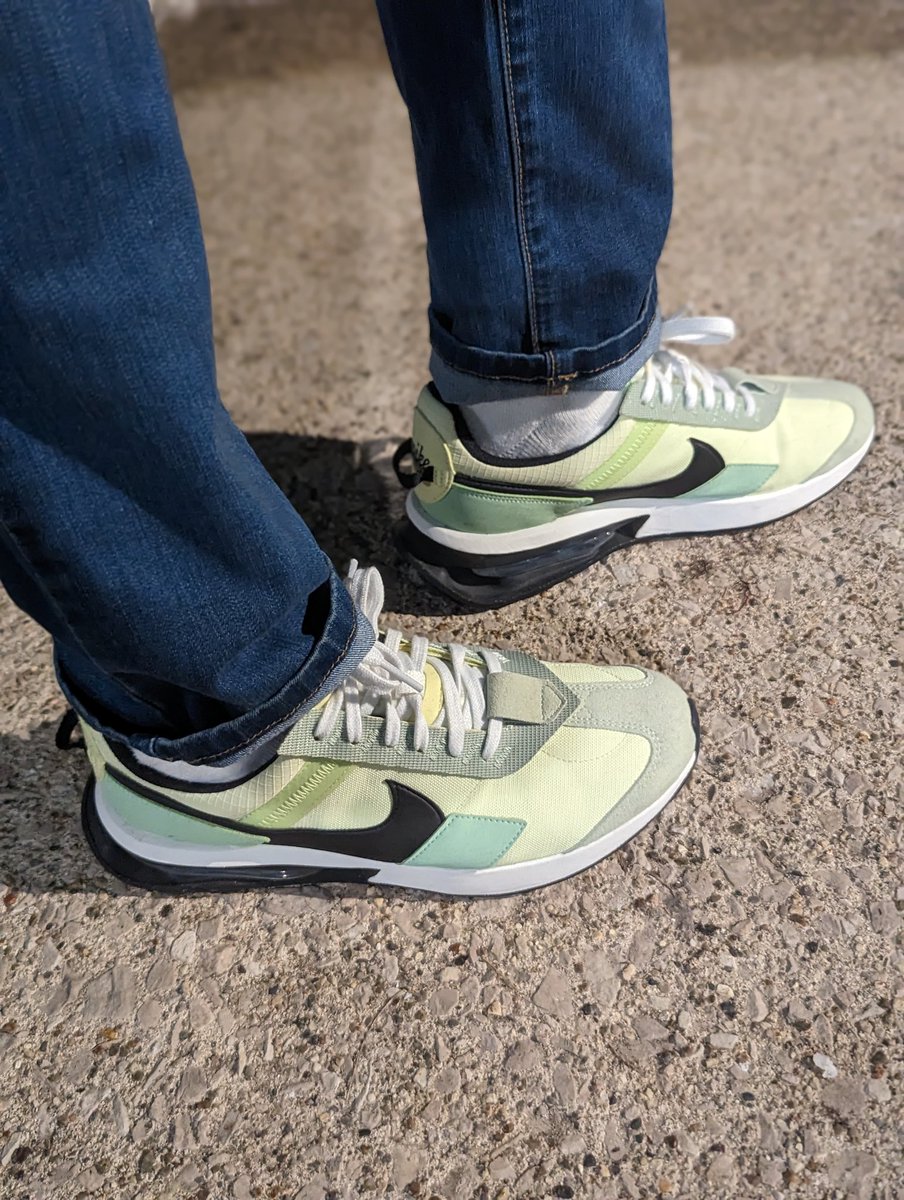 amcmath04's tweet photo. Day ✌🏾
#Nike #AirMaxPreDay #LiquidLime #marchMAXness #snkrsliveheatingup
@hisexcellence79 @Nike @nikestore https://t.co/kzCaLMD7lO