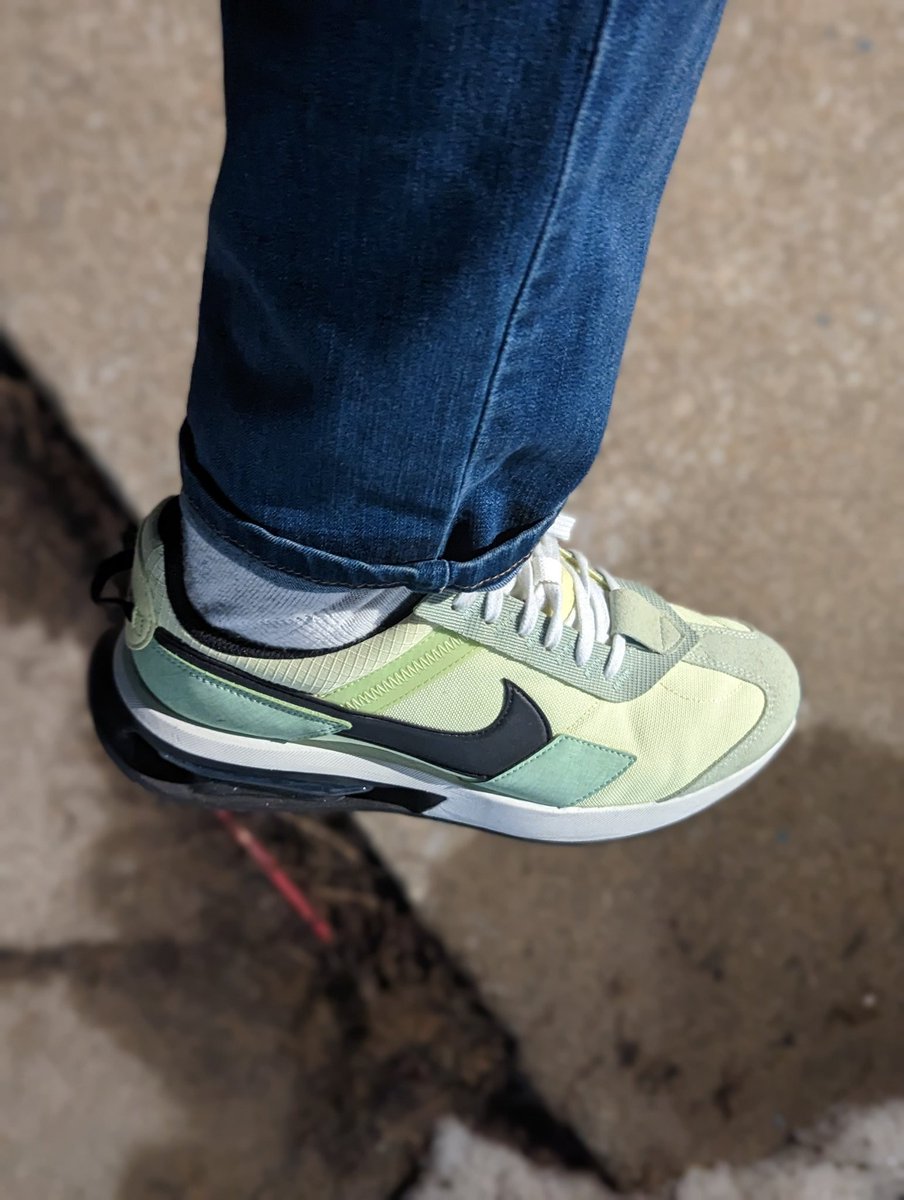 amcmath04's tweet photo. Day ✌🏾
#Nike #AirMaxPreDay #LiquidLime #marchMAXness #snkrsliveheatingup
@hisexcellence79 @Nike @nikestore https://t.co/kzCaLMD7lO