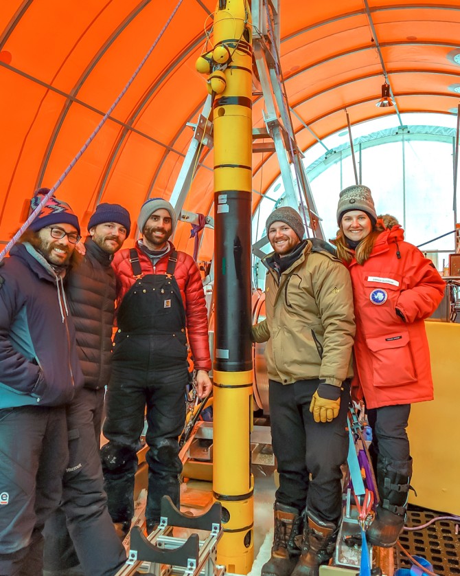 Underwater robot @IcefinRobot gave Cornell researchers and their U.S.-New Zealand team an unprecedented look at the base of Antarctica’s largest ice shelf. Led by @CornellAstro scientist Britney Schmidt as.cornell.edu/news/robot-pro…