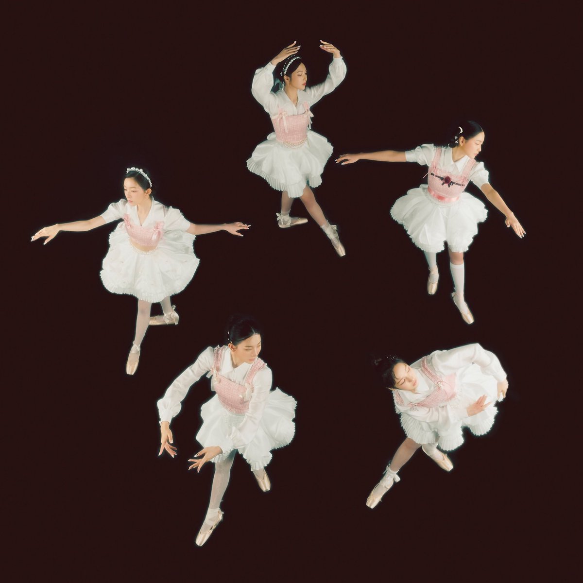 โปสเตอร์คอนมีความ Velvet เงาสะท้อนของแต่ละคนเป็นบัลเล่ต์ ซ่อนความหลอนสไตล์น้องเค้กไว้เหมือนเคย