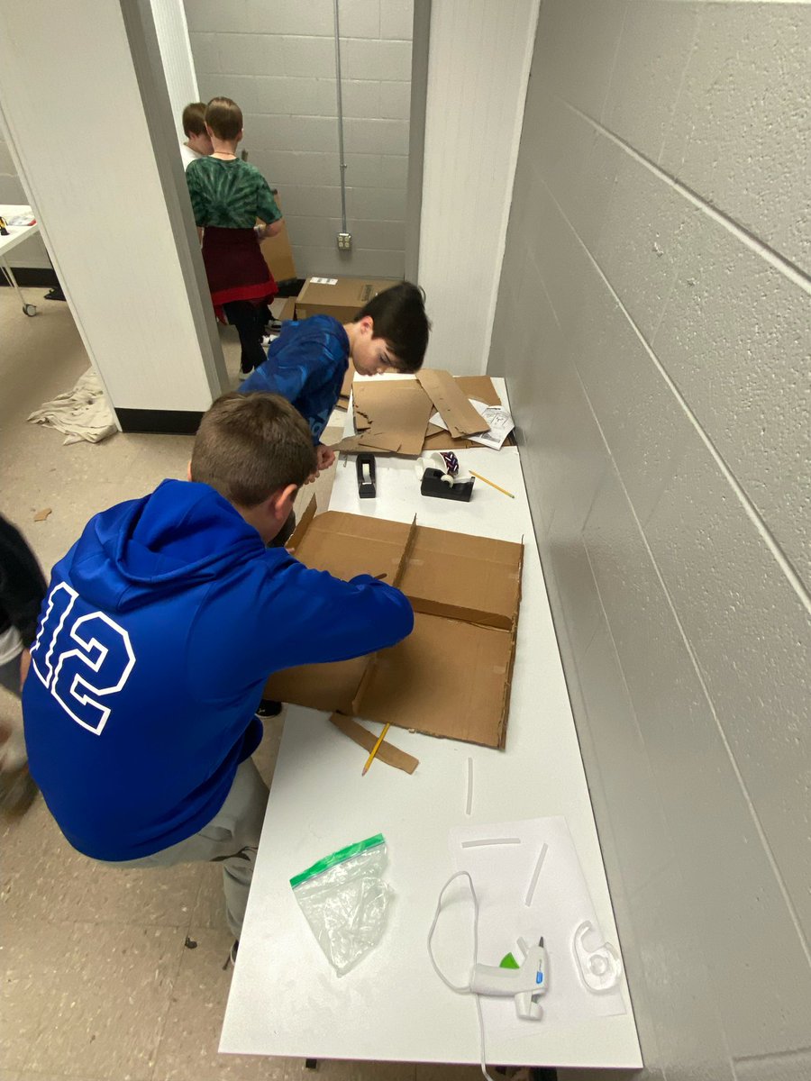 This week at BES the fifth graders are using recycled cardboard from a previous PBL to design and create Caine’s Arcade. We are excited to see the finished product!@BESTEAM_Sumner <a href="/BenLBruce/">Ben Bruce</a> <a href="/theTSIN/">Tennessee STEM Innovation Network</a> #SumnerAchieves