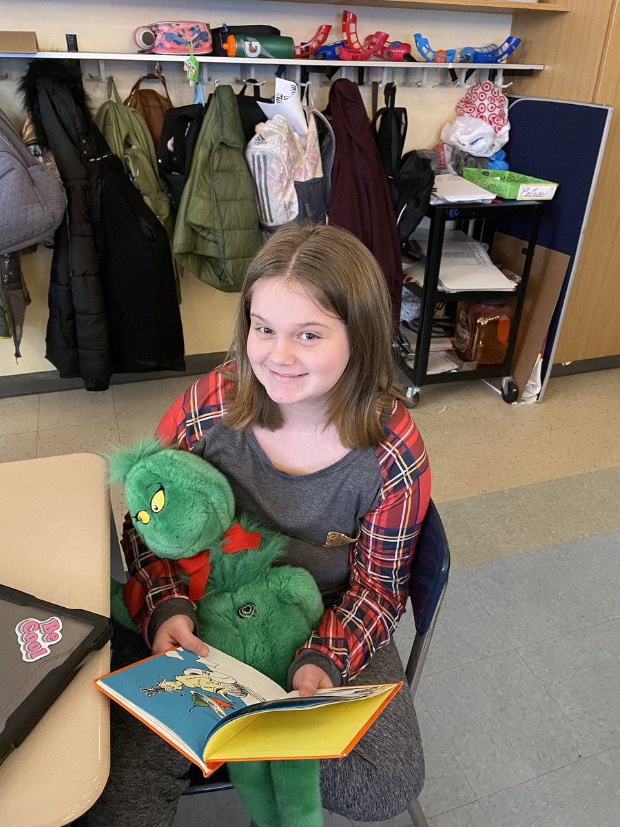 MsLoriOtt's tweet photo. πRead Across America Day 2023 π#ec_pride #ec_hartman #DrSeuss https://t.co/Hrg8V4J8js